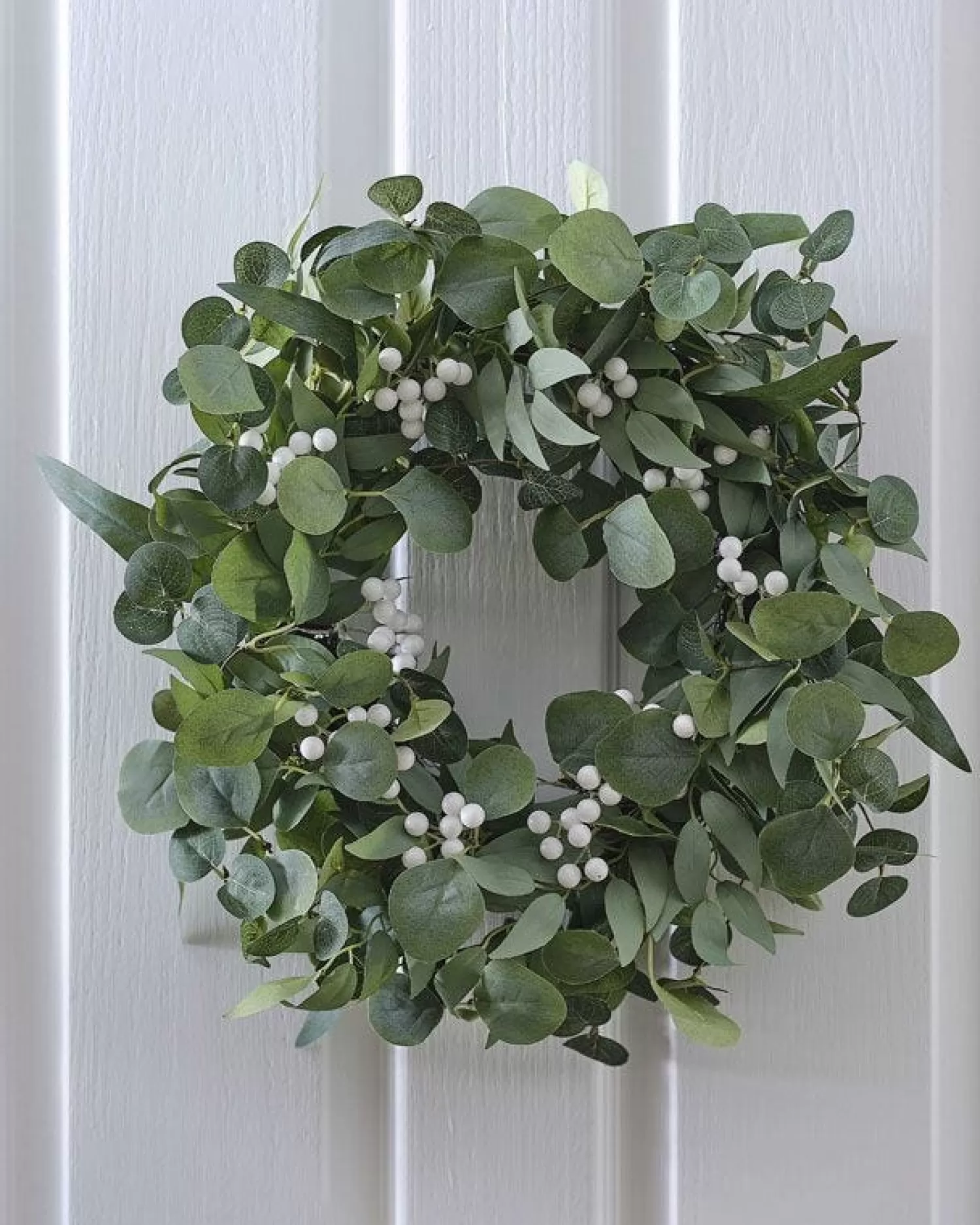 Eucalyptus And White Berries Wreath<Party Delights Best