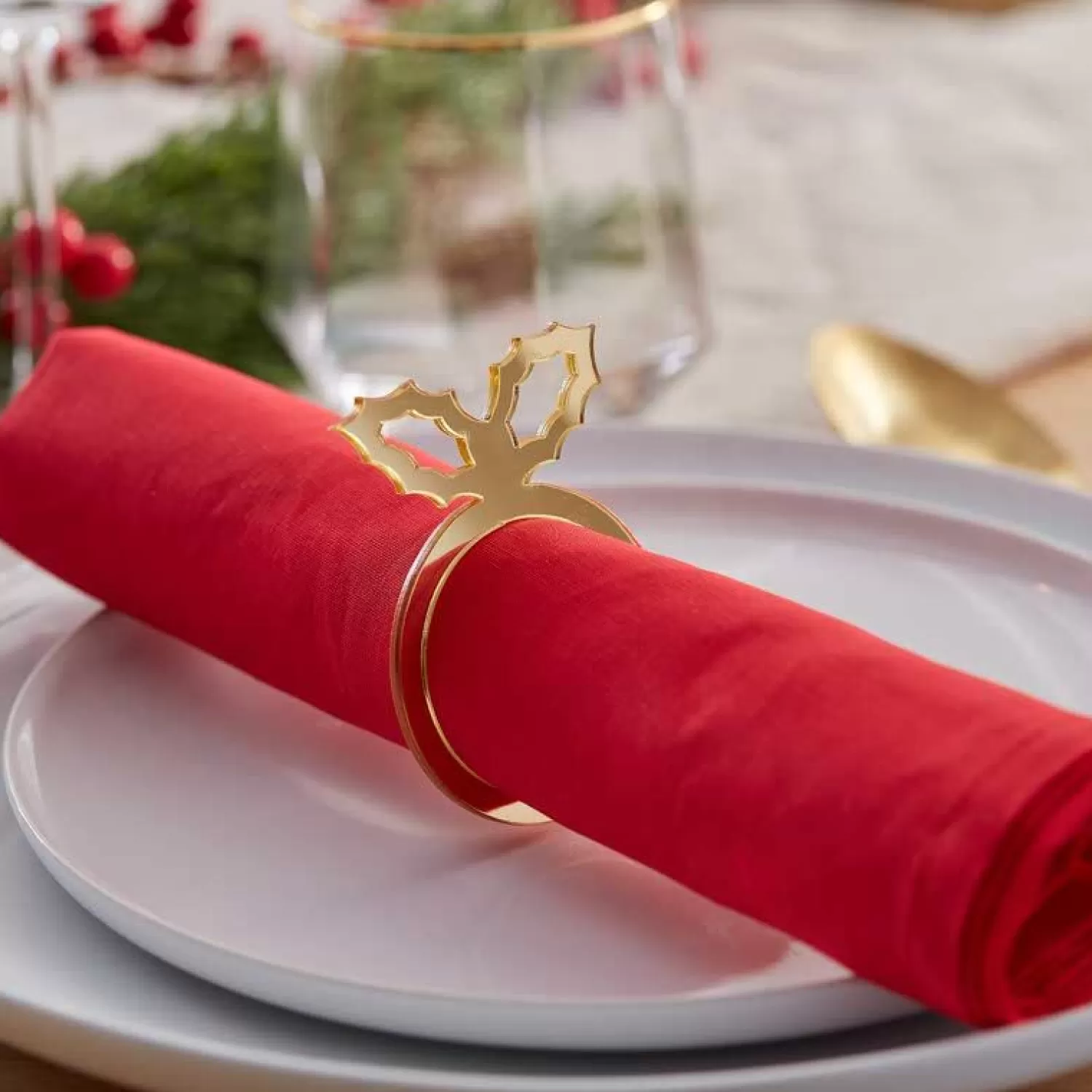 Gold Acrylic Holly Napkin Rings (6Pk)<Party Delights Clearance