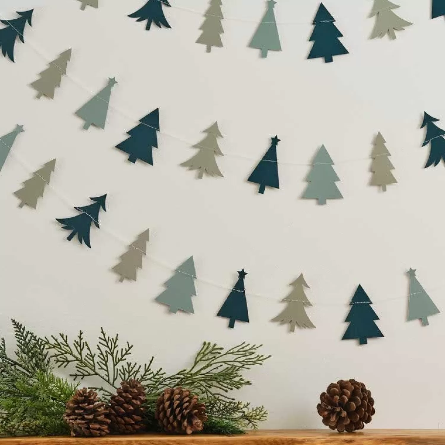 Green Christmas Trees Paper Garland - 5M<Party Delights Clearance