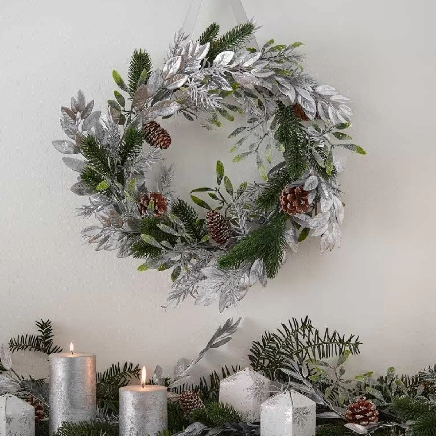 Mistletoe, Pine Cone & Silver Foliage Christmas Wreath - 40Cm<Party Delights Outlet