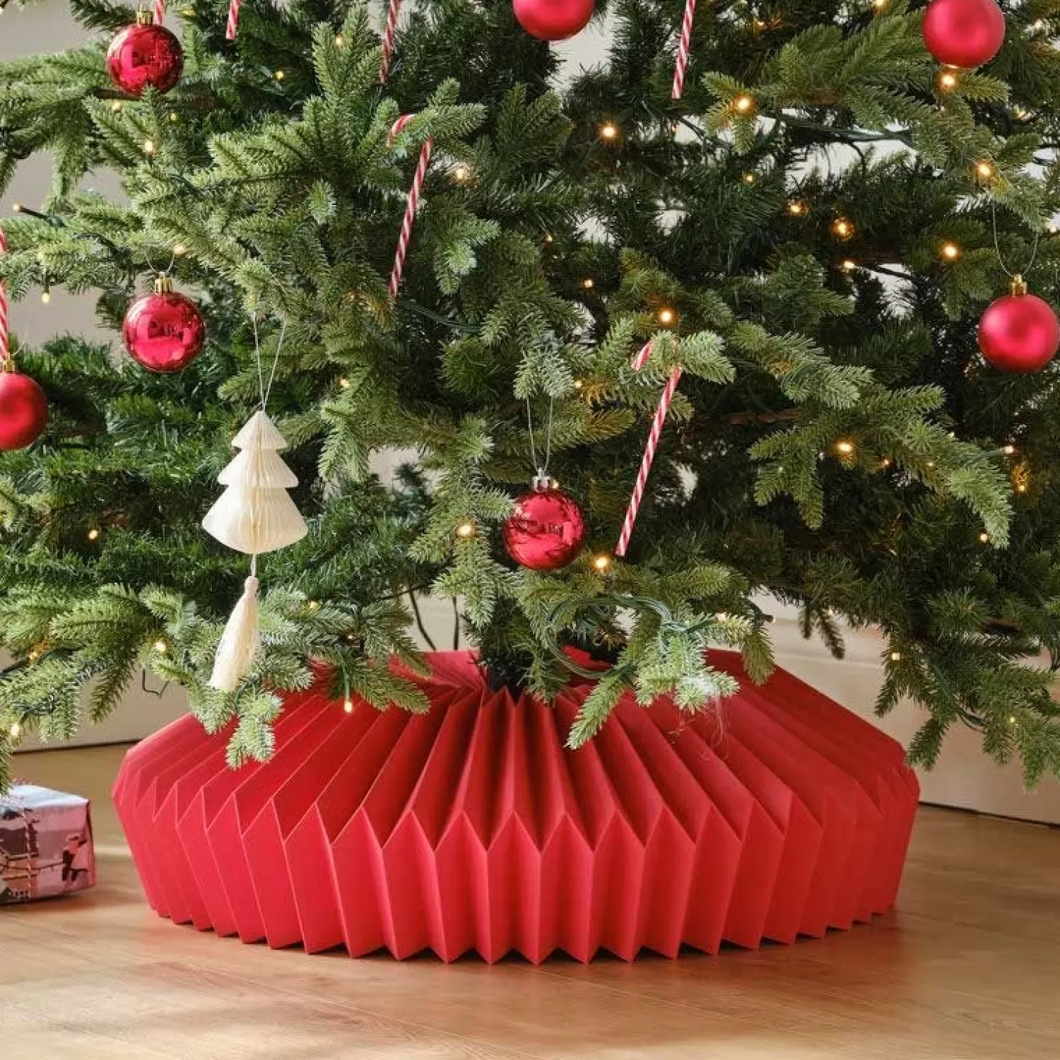 Red Paper Honeycomb Tree Skirt - 50Cm<Party Delights Outlet