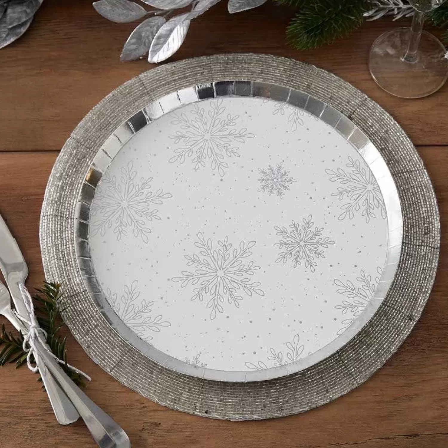 Silver Foil Snowflake Paper Plates - 25Cm (8Pk)<Party Delights Cheap