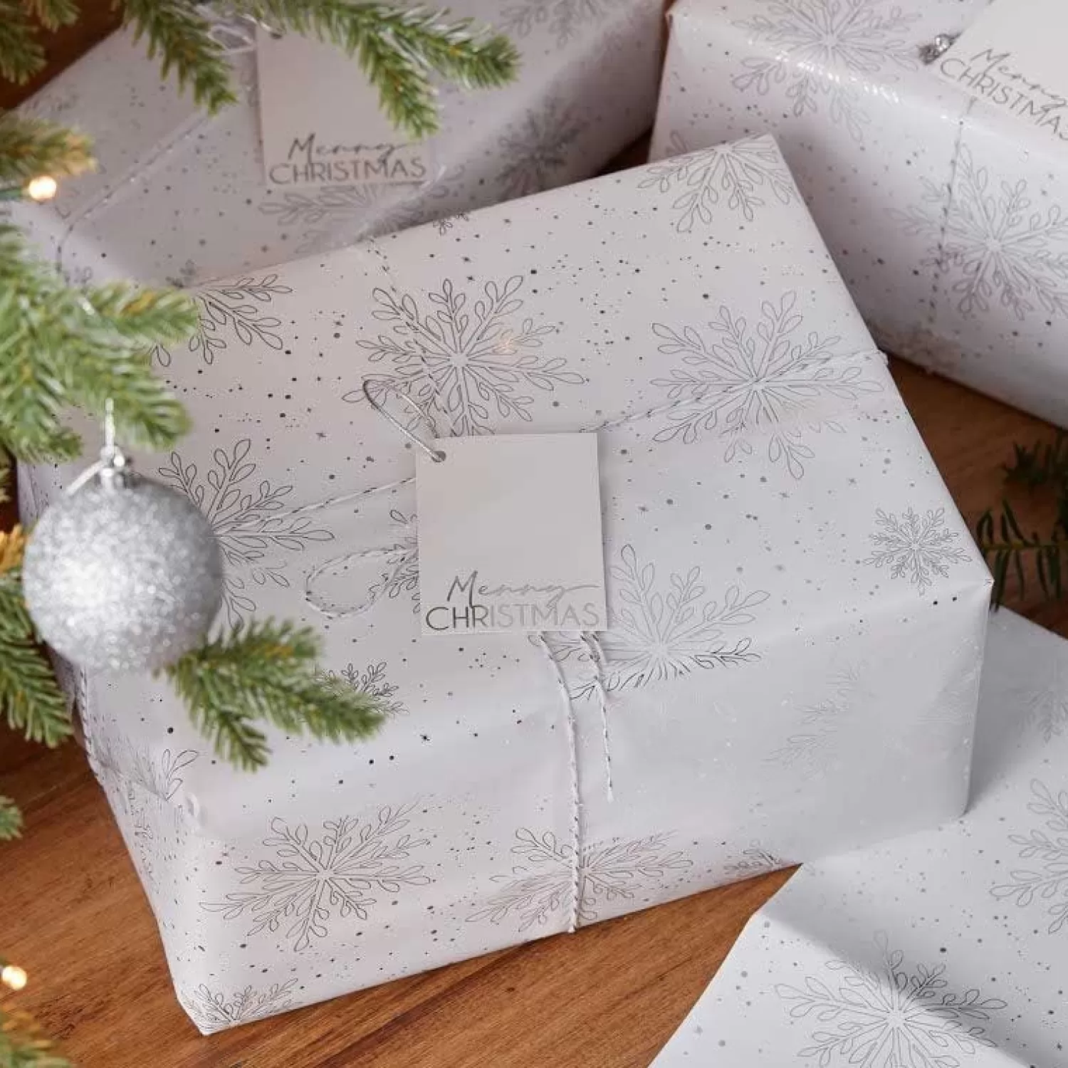 Silver Foiled Snowflake Christmas Wrapping Paper Kit<Party Delights Flash Sale