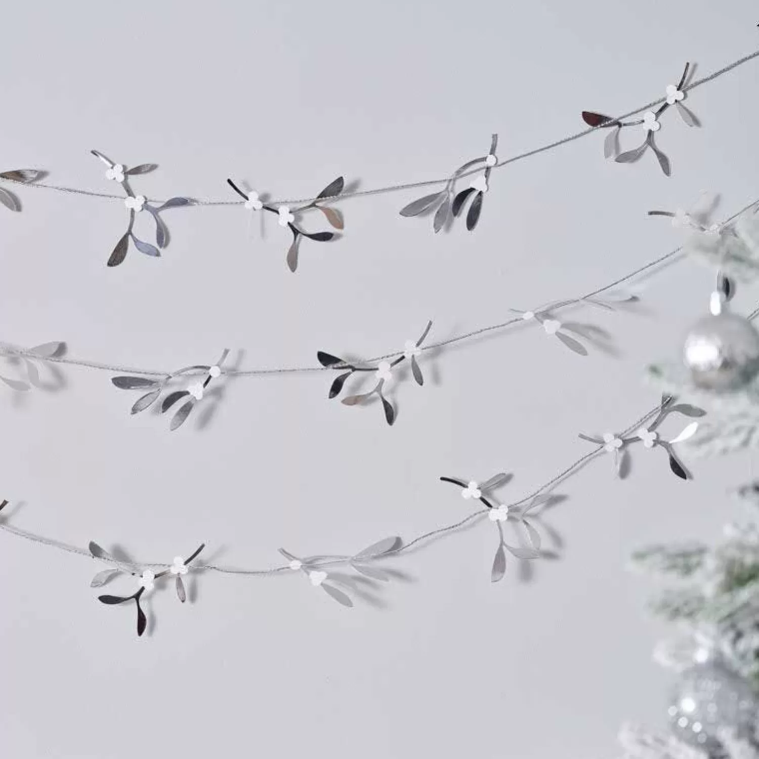 Best Party Delights Silver Mistletoe Paper Garland - 5M