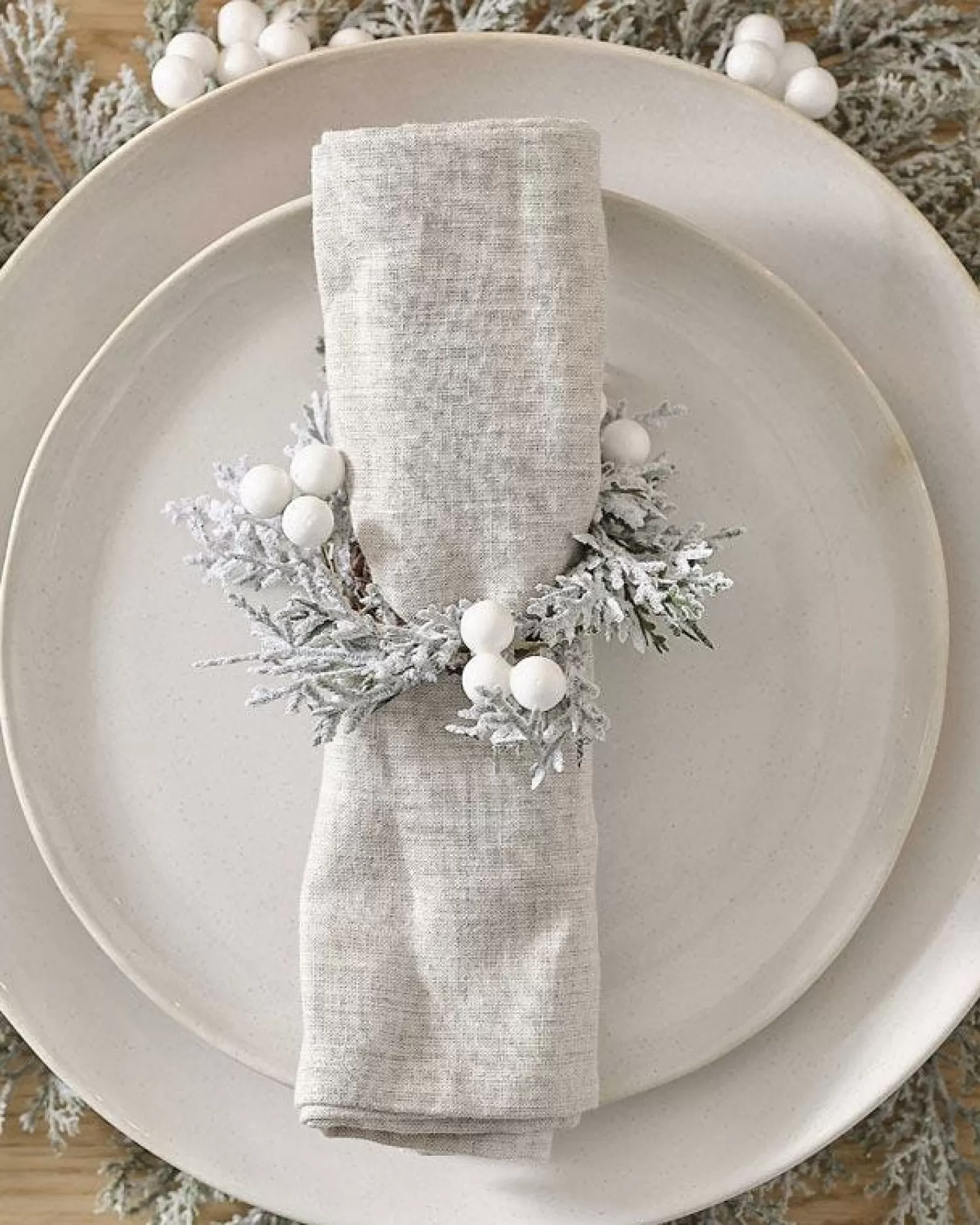 Snowy Foliage And White Berries Napkin Rings (4Pk)<Party Delights Shop