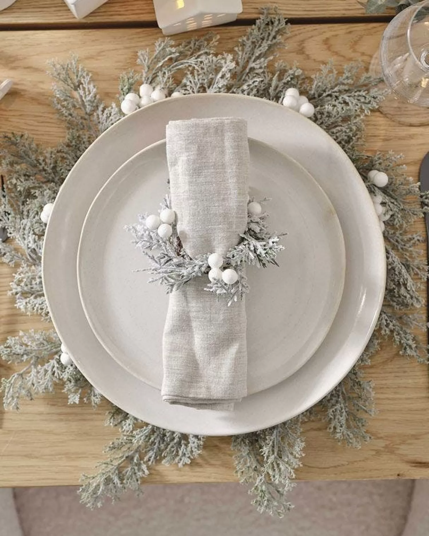 Snowy Foliage With Berries Place Mats (4Pk)<Party Delights Shop