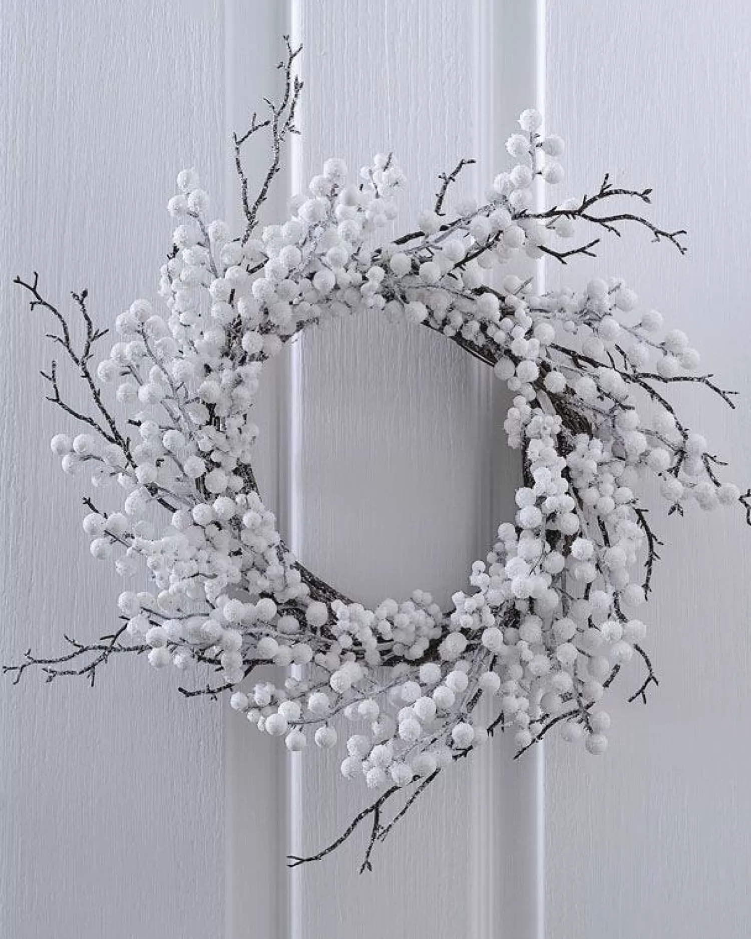 White Berries With Twig Wreath<Party Delights Cheap