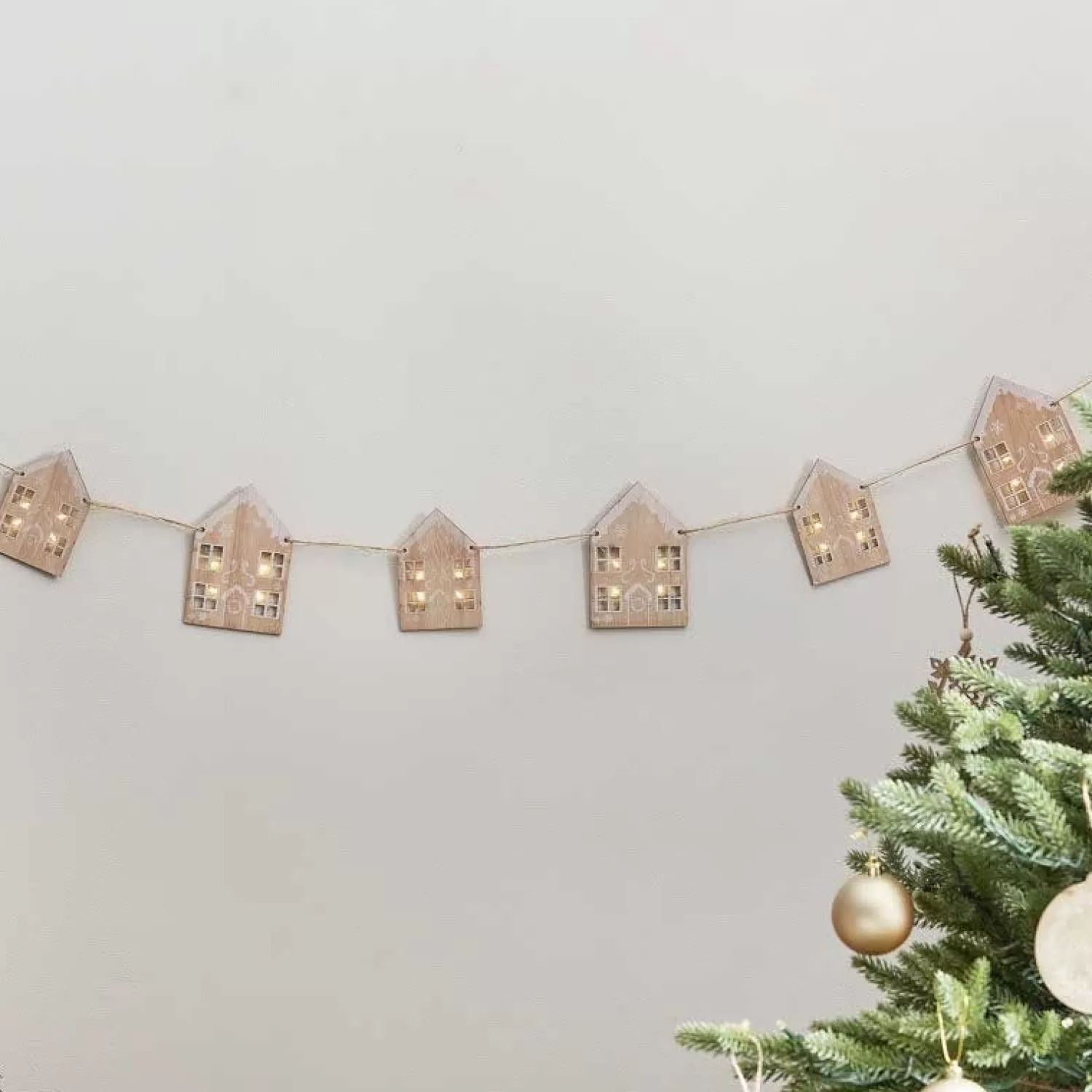 Wooden House Bunting With Light Up Windows - 2M<Party Delights Shop