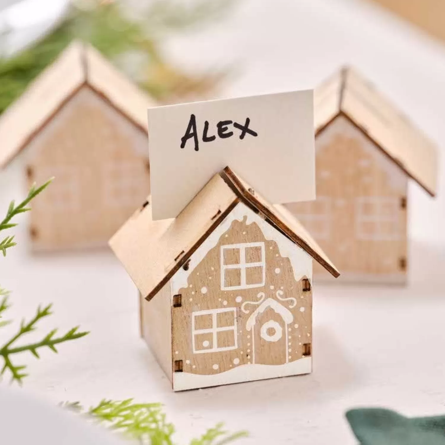 Wooden House Place Card Holders (6Pk)<Party Delights Sale