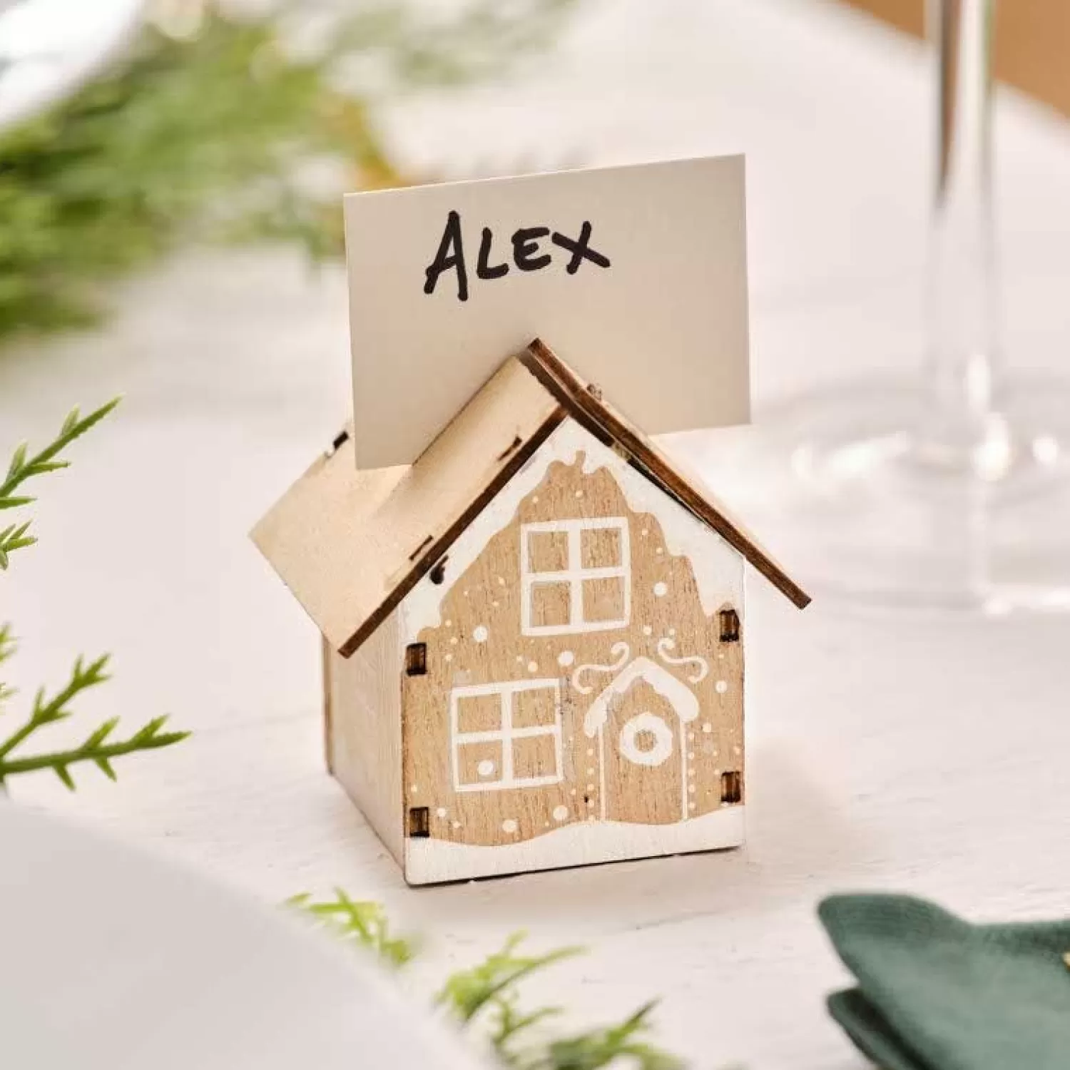 Wooden House Place Card Holders (6Pk)<Party Delights Sale