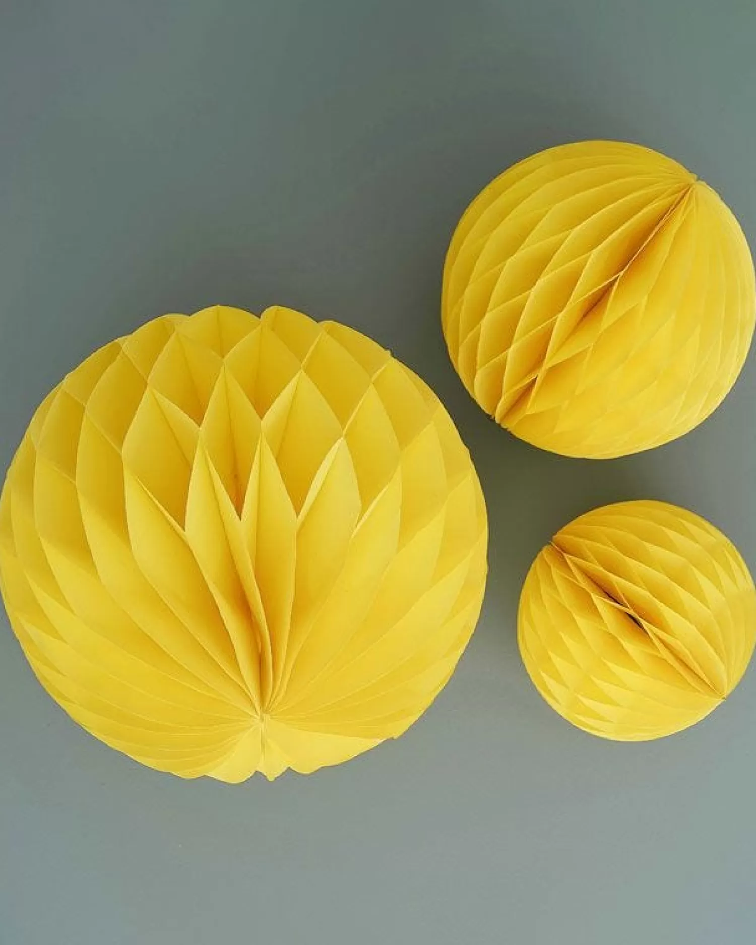 Yellow Paper Honeycomb Hanging Decorations (3Pk)<Party Delights New